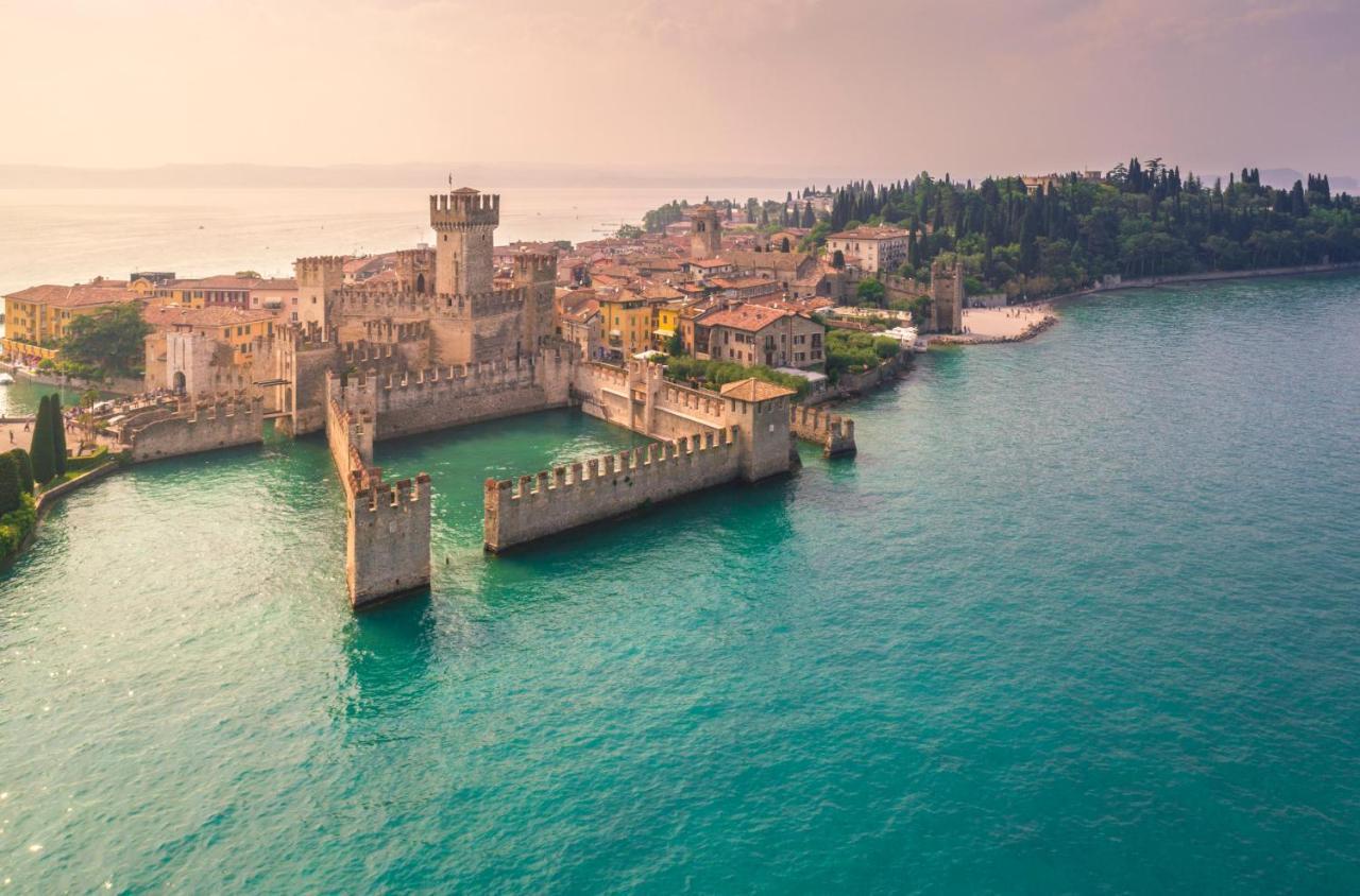 Apartment Charme And Relax With Garden And Swimming Pool Desenzano del Garda Zewnętrze zdjęcie