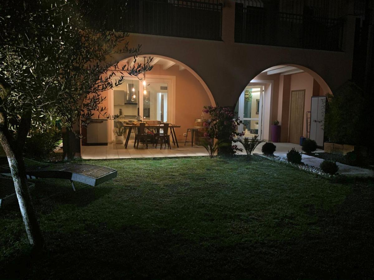 Apartment Charme And Relax With Garden And Swimming Pool Desenzano del Garda Zewnętrze zdjęcie